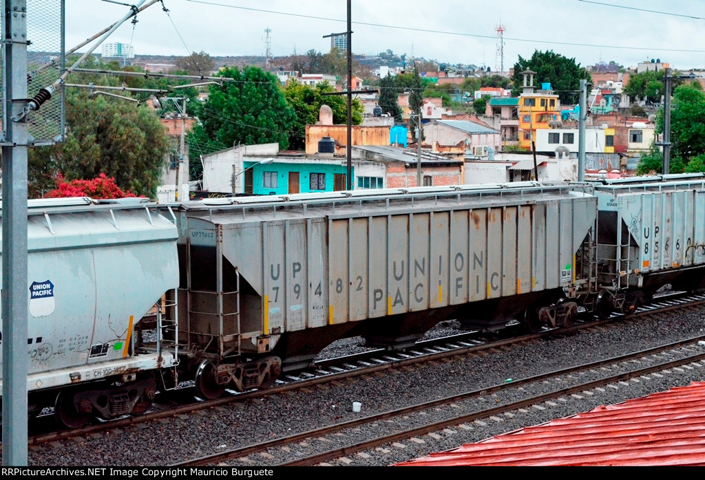 UP Covered Hopper